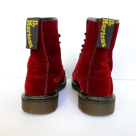 VINTAGE DR. MARTENS RED VELVET ORIGINAL 1460 ANKLE BOOTS - Picture 4 of 13